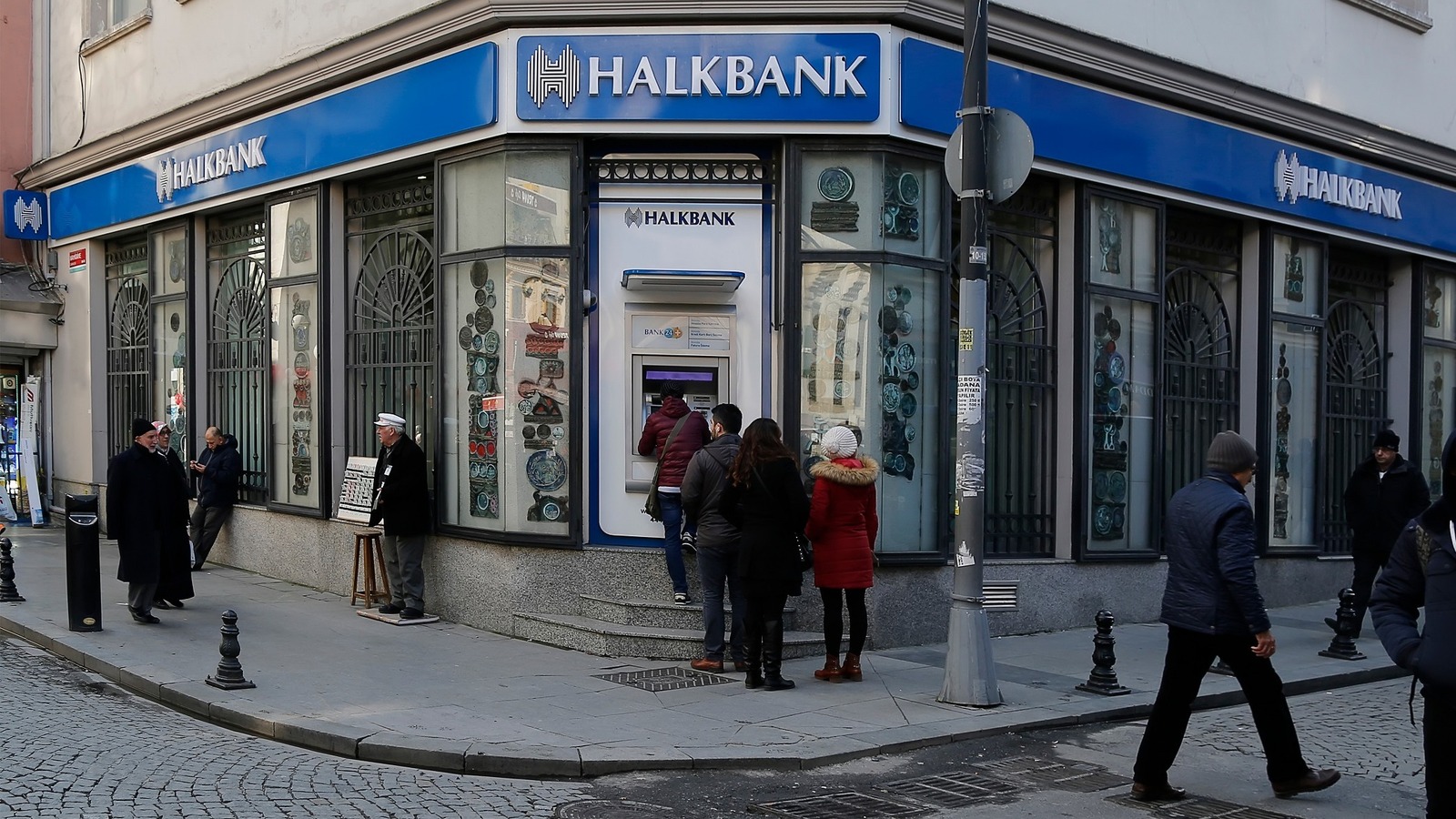 Üç gündür tavan olan Halkbank ikincil halka arz için SPK’ya başvurdu
